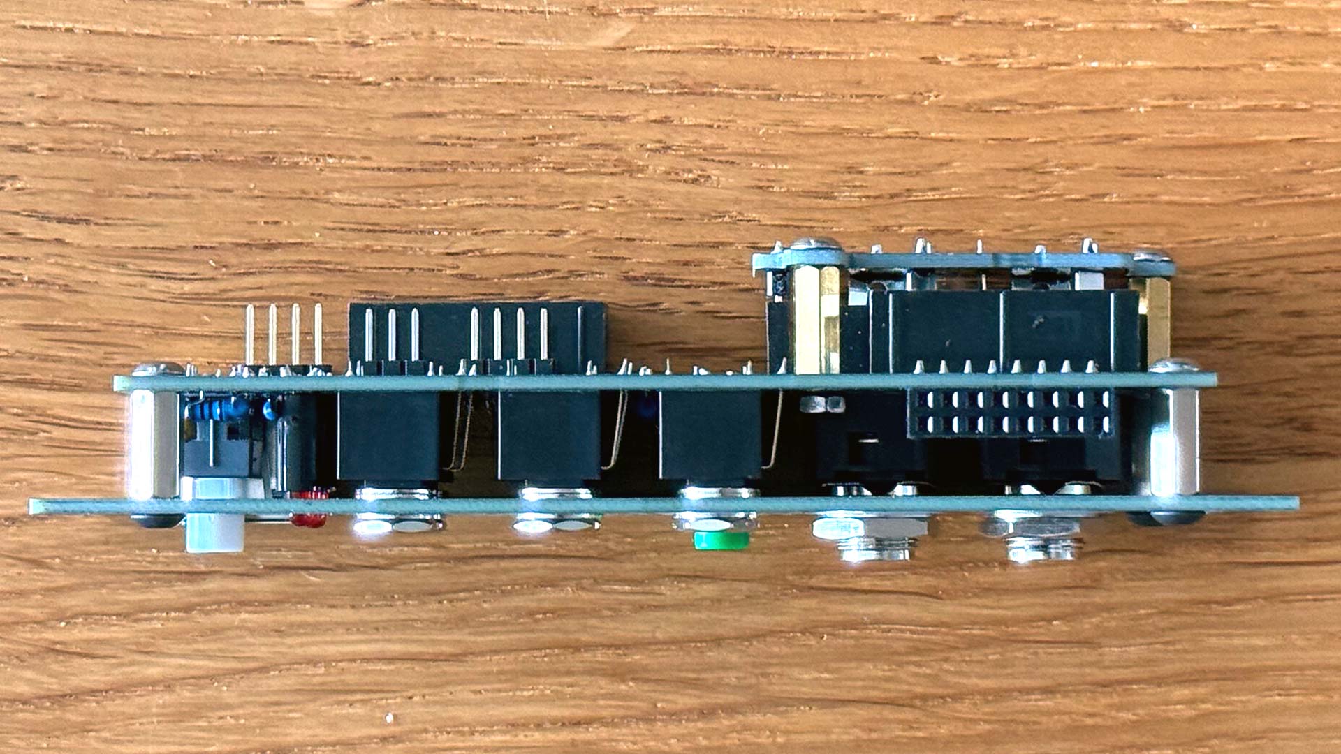 8TE-Midi-to-CV-Pedal-USB-Eurorack-TRS-Right-7178