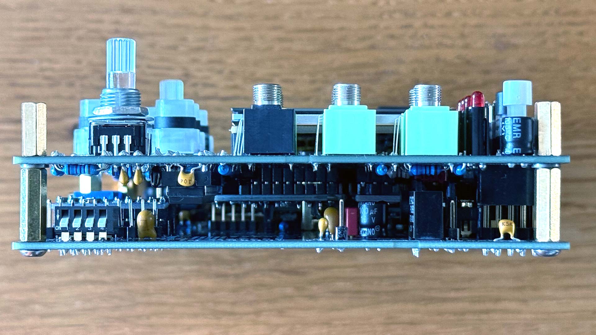 Navipanel-Midi-to-CV-Breakout-Desktop-Right-DIP-7315