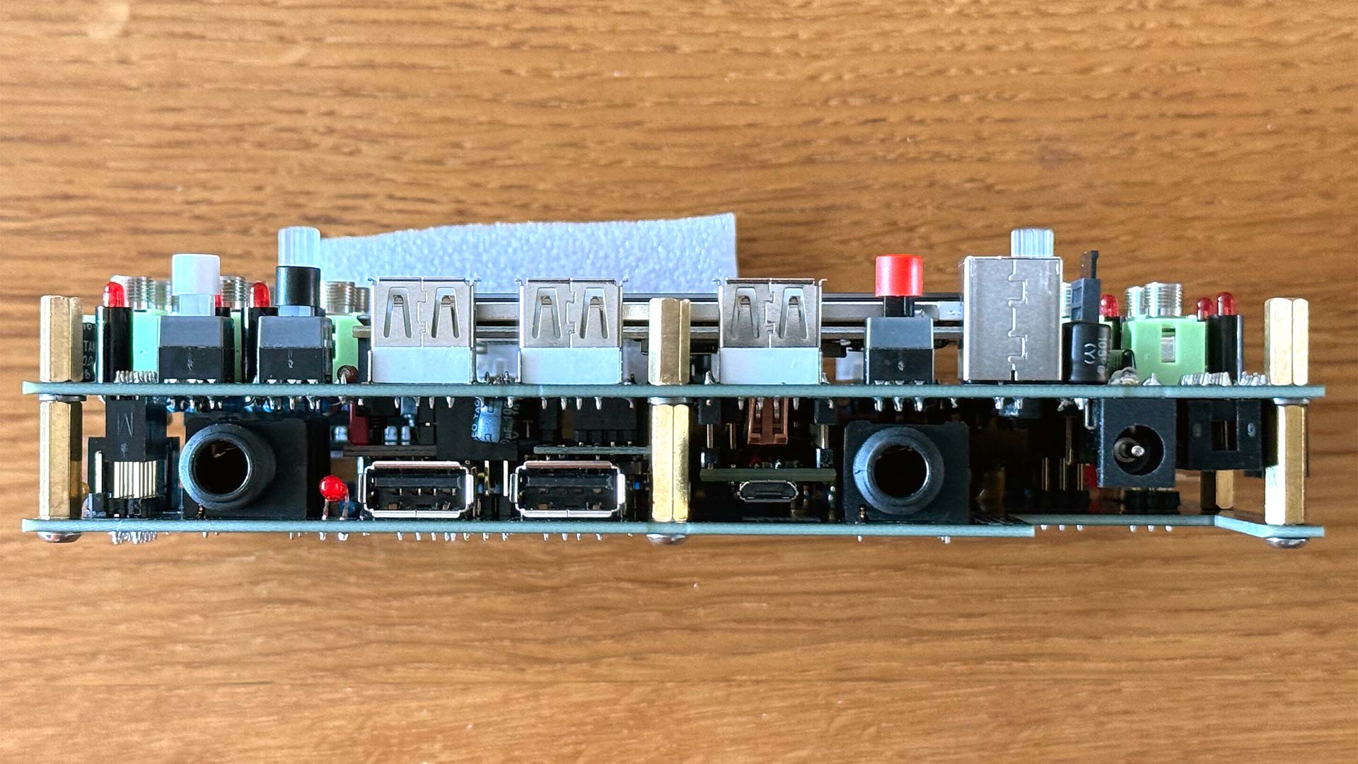 Navipanel-Midi-to-CV-Breakout-Desktop-Back-7320
