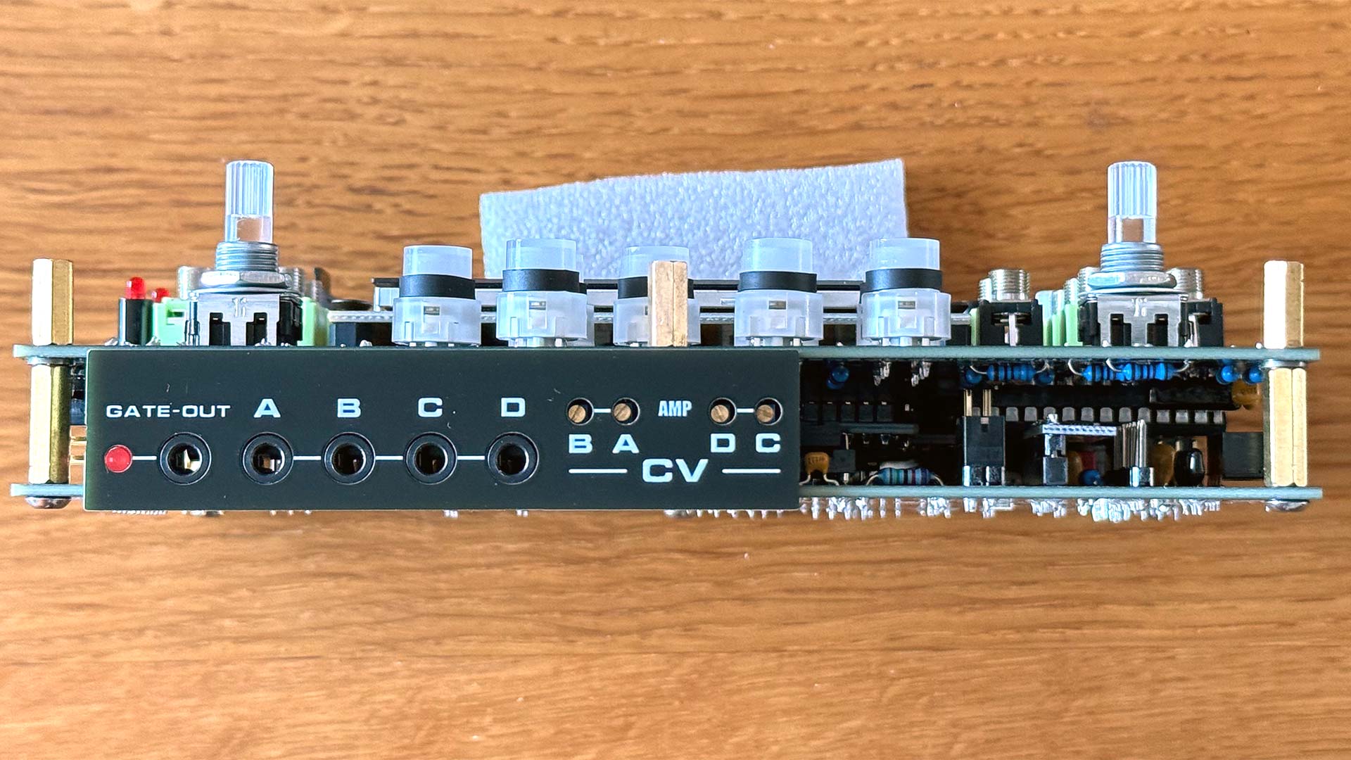 Navipanel-Midi-to-CV-Breakout-Desktop-Front-7324