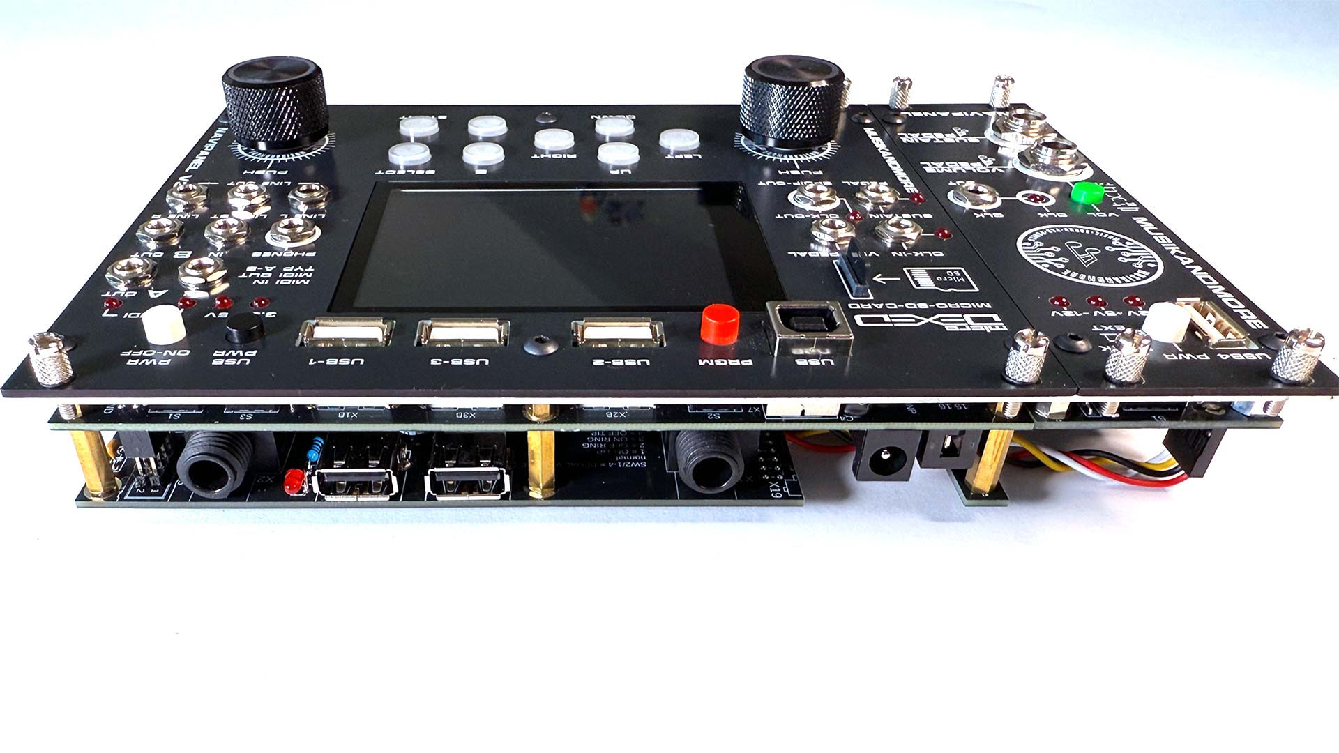 Navipanel-8TE-Frontpanel-Pedal-USB-A-Host-Back_7758